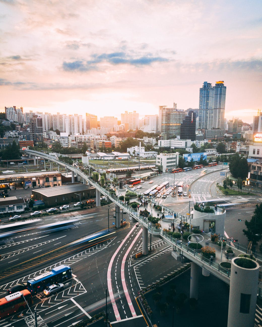 Image shows the South Korean city of Seoul by Taryn Elliott 